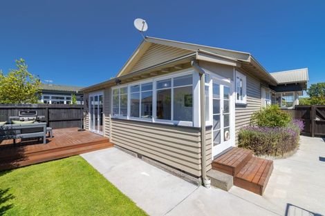 Photo of property in 74 Selwyn Street, Somerfield, Christchurch, 8024