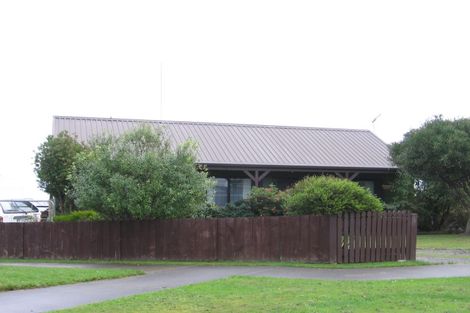 Photo of property in 1 Lydia Place, Kelvin Grove, Palmerston North, 4414