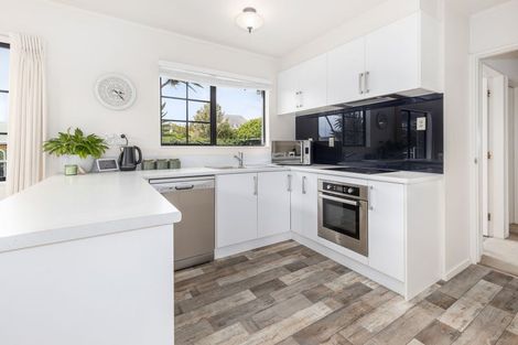 Photo of property in 129 Seaview Road, Paraparaumu Beach, Paraparaumu, 5032