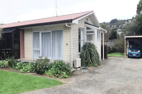 Photo of property in 105 Derwent Street, Island Bay, Wellington, 6023