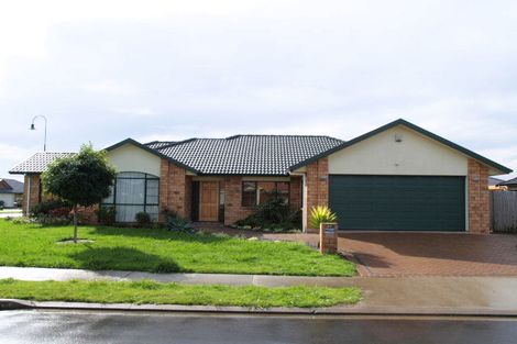 Photo of property in 27 Erne Crescent, East Tamaki, Auckland, 2016