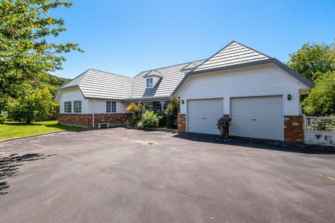 Photo of property in 215a Waikawa Road, Waikawa, Picton, 7220