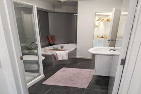 Photo of property in 126 Creswick Terrace, Northland, Wellington, 6012