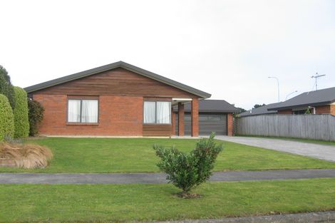 Photo of property in 33 Greenwood Place, Fitzherbert, Palmerston North, 4410