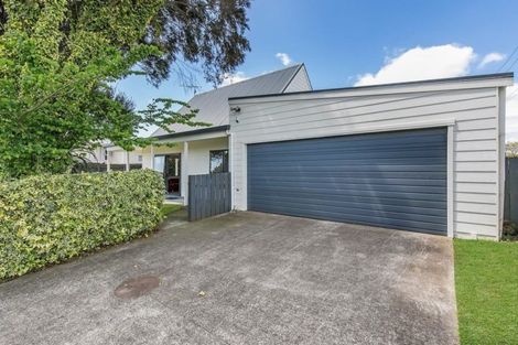 Photo of property in 2 Braeburn Place, Takanini, 2112