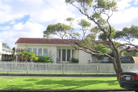 Photo of property in 1/12 Tamaki Bay Drive, Pakuranga, Auckland, 2010