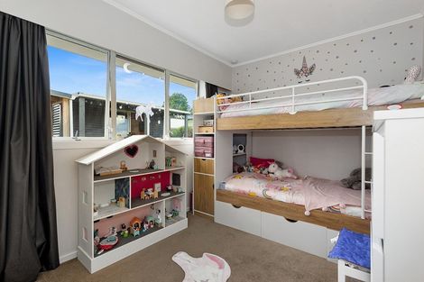 Photo of property in 2 Morrow Avenue, St Andrews, Hamilton, 3200