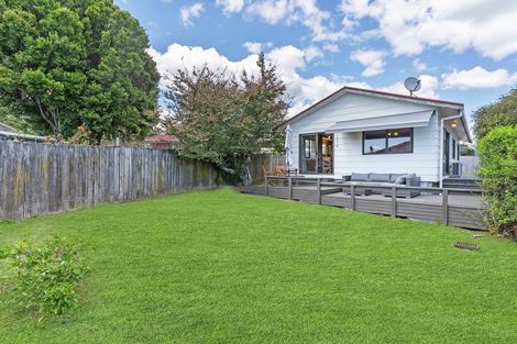 Photo of property in 2/22 Minaret Drive, Bucklands Beach, Auckland, 2014