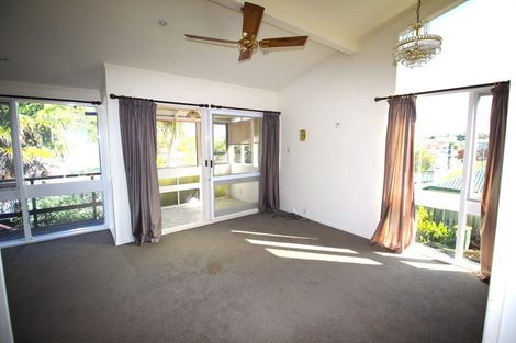 Photo of property in 1/6 Bond Crescent, Forrest Hill, Auckland, 0620