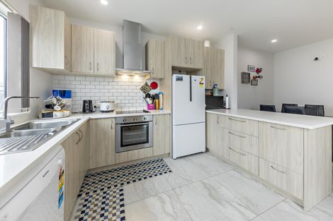 Photo of property in 9 Riroriro Close, Papakura, 2110