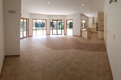 Photo of property in 7 Daphne Harden Lane, Paremoremo, Auckland, 0632