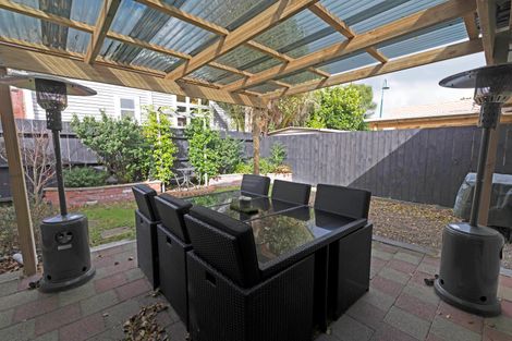 Photo of property in 3 Neta Grove, Henderson, Auckland, 0612