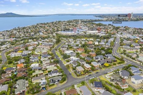 Photo of property in 2/2 Seaview Road, Milford, Auckland, 0620