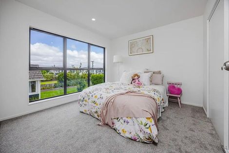 Photo of property in 8e Arimu Road, Papakura, 2110