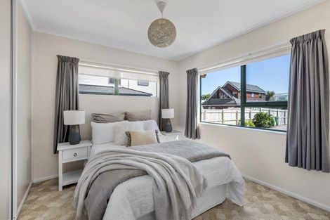 Photo of property in 14 Laurie Street, Red Beach, 0932