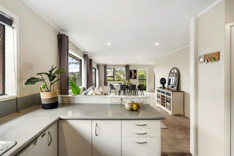 Photo of property in 1/26 Hyde Road, Rothesay Bay, Auckland, 0630