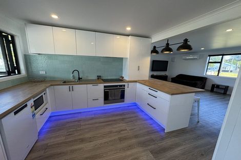 Photo of property in 13 Signal Street, Foxton Beach, Foxton, 4815