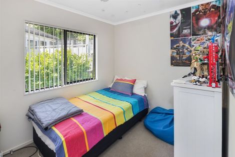 Photo of property in 10a Ted Gilberd Place, Newlands, Wellington, 6037