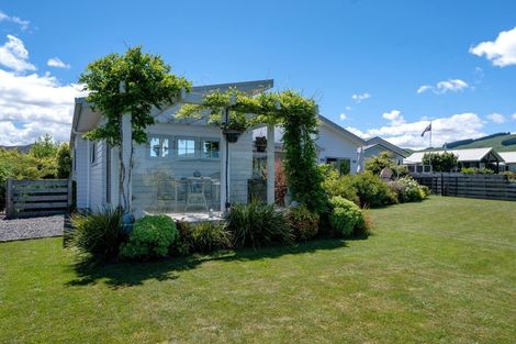 Photo of property in 17 Pukeko Way, Kinloch, Taupo, 3377