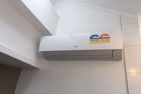 Photo of property in 16 Kerlin Crescent, West Harbour, Auckland, 0618