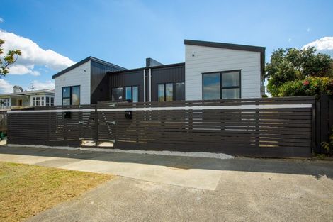 Photo of property in 4/21 Montrose Street, Point Chevalier, Auckland, 1022