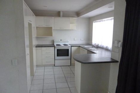 Photo of property in 112 Bob Charles Drive, Golflands, Auckland, 2013