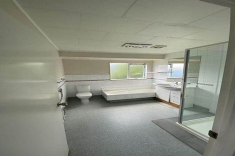 Photo of property in 14 Wren Place, Unsworth Heights, Auckland, 0632