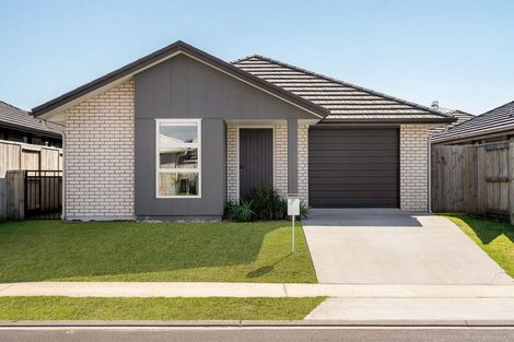 Photo of property in 30 Hills View Drive, Papamoa, 3118
