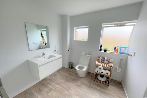 Photo of property in 1/71 Carlisle Road, Torbay, Auckland, 0632