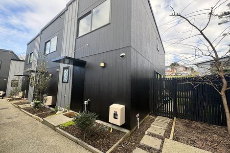 Photo of property in 7/37 Camelot Place, Glenfield, Auckland, 0629