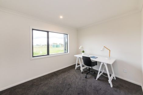 Photo of property in 1298 Taonui Road, Colyton, Feilding, 4775