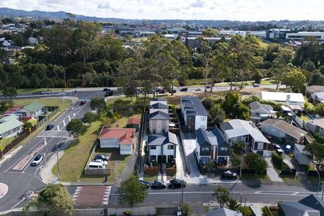 Photo of property in 2/83 Vodanovich Road, Te Atatu South, Auckland, 0610