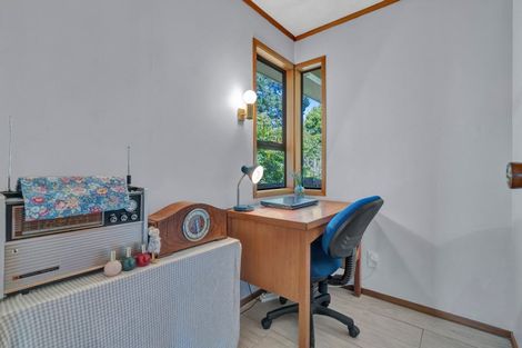 Photo of property in 14 Deverell Place, Northcross, Auckland, 0632