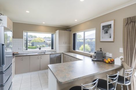 Photo of property in 31 Strachan Way, Highbury, Palmerston North, 4412