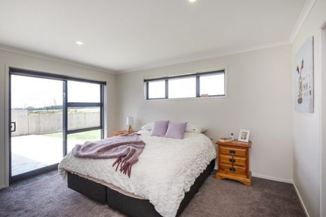 Photo of property in 32 Silicon Way, Fitzherbert, Palmerston North, 4410
