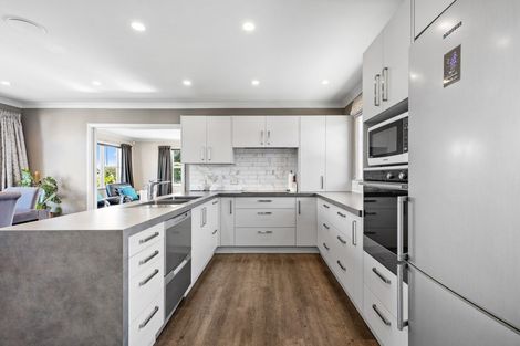 Photo of property in 2 Anzio Place, Awapuni, Palmerston North, 4412