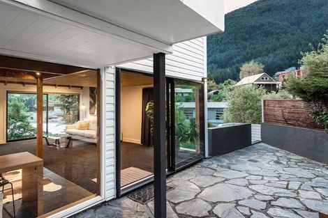 Photo of property in 265 Fernhill Road, Sunshine Bay, Queenstown, 9300
