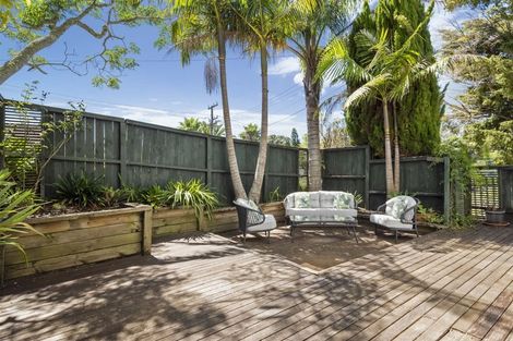 Photo of property in 25a Belle Vue Avenue, Northcote Point, Auckland, 0627