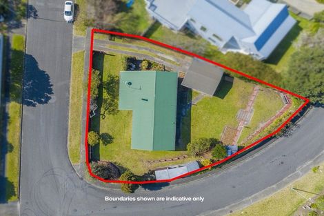 Photo of property in 13 Hicks Crescent, Waikanae Beach, Waikanae, 5036