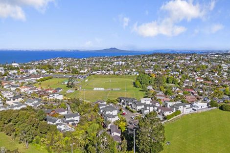 Photo of property in 43 Zara Court, Windsor Park, Auckland, 0632