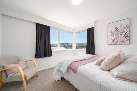 Photo of property in 82 Larsen Crescent, Tawa, Wellington, 5028