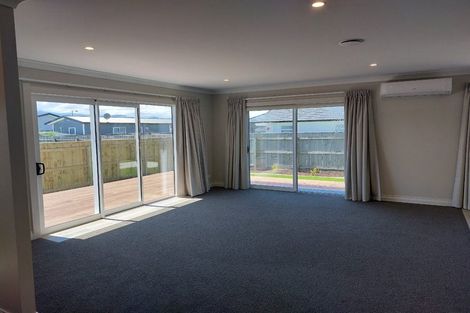 Photo of property in 5 Danske Close, Carterton, 5713