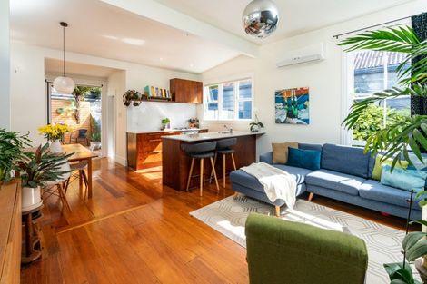 Photo of property in 25 Patanga Crescent, Thorndon, Wellington, 6011