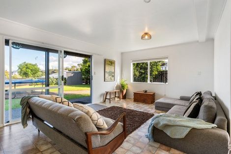 Photo of property in 127 Bruce Wallace Place, Whangamata, 3620