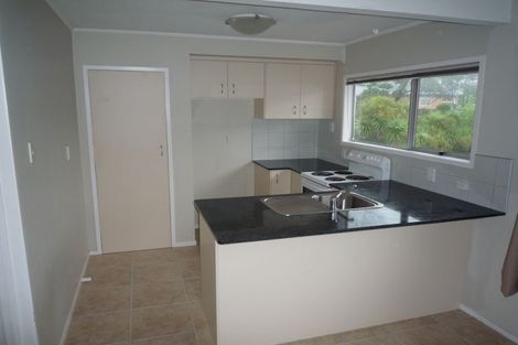 Photo of property in 71 Kemp Road, Massey, Auckland, 0614
