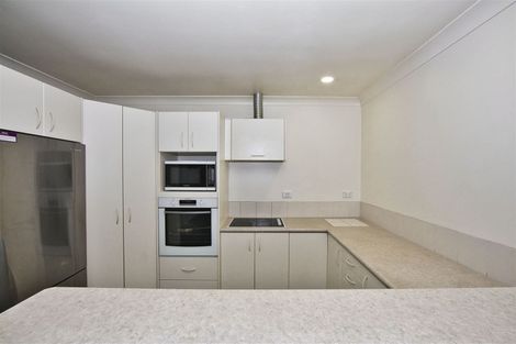 Photo of property in 2/8 Bronzewing Terrace, Unsworth Heights, Auckland, 0632