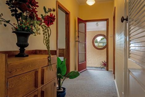 Photo of property in 35 Savage Crescent, West End, Palmerston North, 4412