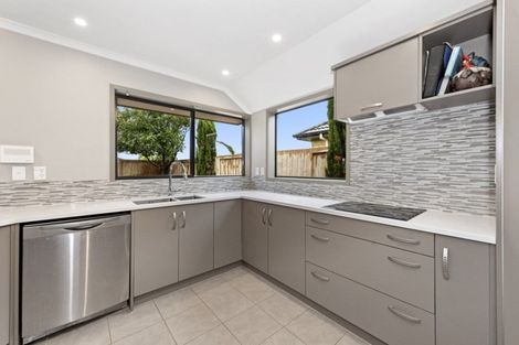 Photo of property in 6 Whitford Place, Rototuna North, Hamilton, 3210