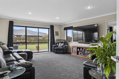 Photo of property in 12 Nikau Place, Hawera, 4610