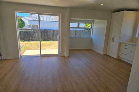 Photo of property in 2/102 Yaldhurst Road, Sockburn, Christchurch, 8042